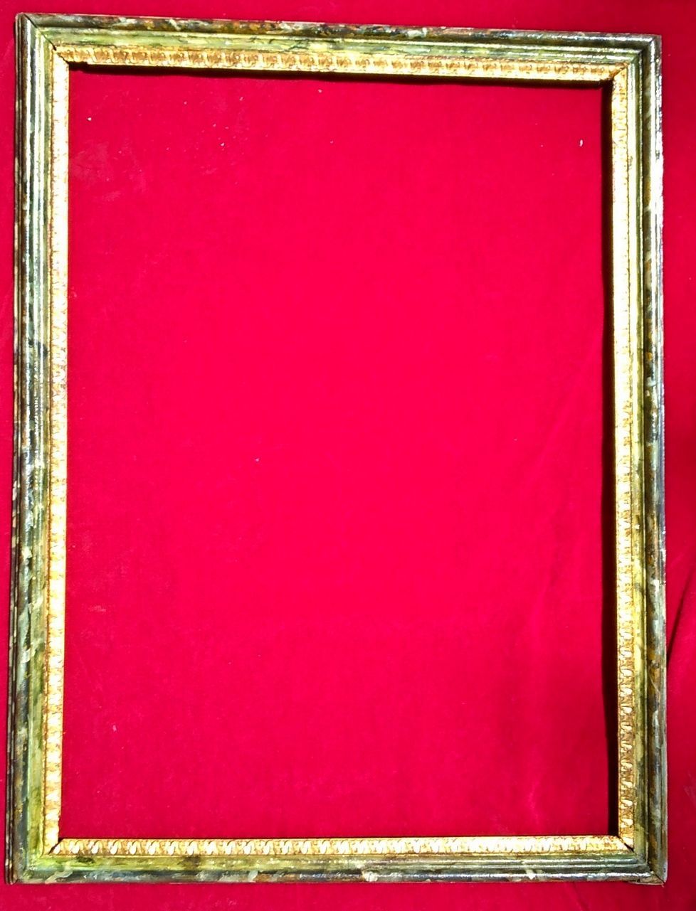 Cornice marchigiana del XVII° sec. laccata a finto marmo verde alpi e profilo interno dorato e intagliato luce cm.82 x 59 